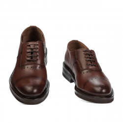 Elegantné topánky pre mládež 381 koňak