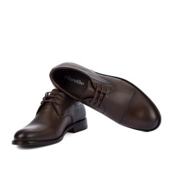 Elegantné pánske topánky 930 a káva